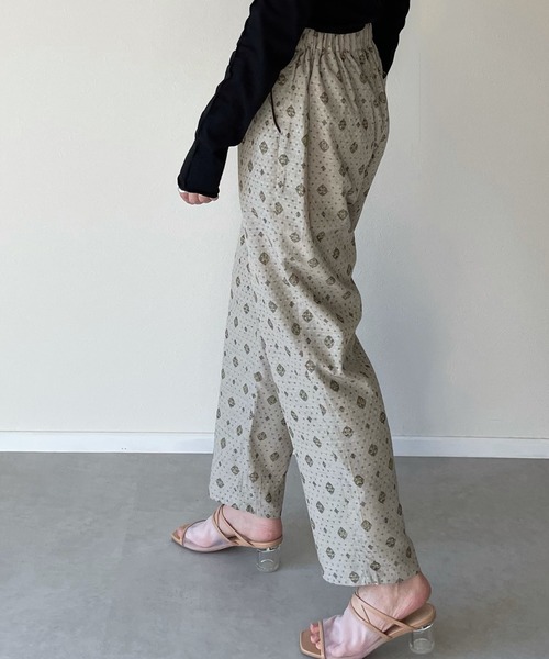 y/m by misato（イムバイミサト）の「コモン柄パイピングストレートパンツ（その他パンツ・レディース・ベージュ/グレー/グリーン・FREE）」の6枚目の写真