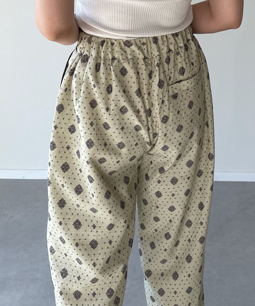 y/m by misato（イムバイミサト）の「コモン柄パイピングストレートパンツ（その他パンツ・レディース・ベージュ/グレー/グリーン・FREE）」の22枚目の写真