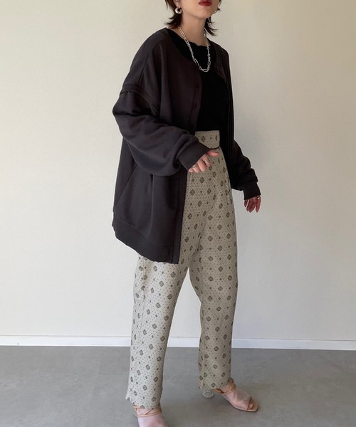 y/m by misato（イムバイミサト）の「コモン柄パイピングストレートパンツ（その他パンツ・レディース・ベージュ/グレー/グリーン・FREE）」の9枚目の写真