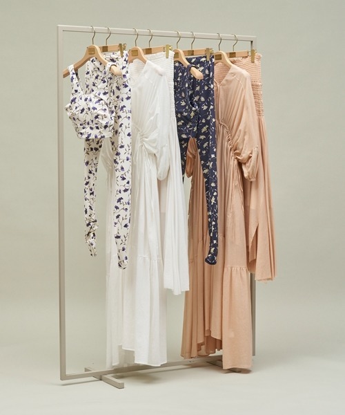 emmi（エミ）の「【emmi yoga】ayaコラボ　FLOEWRブラトップ（チューブトップ・レディース・ネイビー/オフホワイト・1/0）」の21枚目の写真