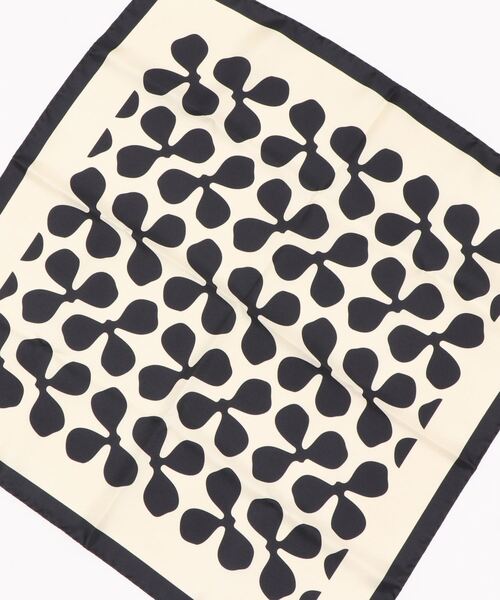 IENA（イエナ）の「【bembien/ベンビエン】SILKスカーフ(ホワイト)（バンダナ/スカーフ・レディース・ホワイト・FREE）」の2枚目の写真