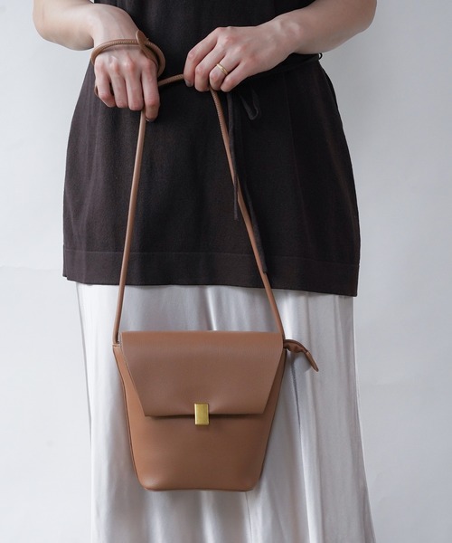 Loco Ocean（ロコオーシャン）の「フェイクレザー ミニフラップショルダーバッグ（ショルダーバッグ・レディース・グレイッシュベージュ/ホワイト/ブラック/ベージュ/ブルー/キャメル・ONE SIZE）」の9枚目の写真