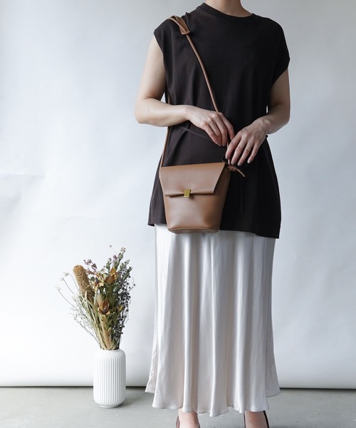 Loco Ocean（ロコオーシャン）の「フェイクレザー ミニフラップショルダーバッグ（ショルダーバッグ・レディース・グレイッシュベージュ/ホワイト/ブラック/ベージュ/ブルー/キャメル・ONE SIZE）」の10枚目の写真