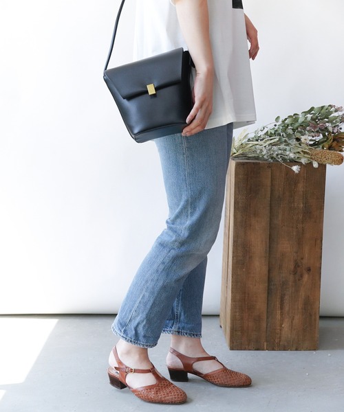 Loco Ocean（ロコオーシャン）の「フェイクレザー ミニフラップショルダーバッグ（ショルダーバッグ・レディース・グレイッシュベージュ/ホワイト/ブラック/ベージュ/ブルー/キャメル・ONE SIZE）」の16枚目の写真