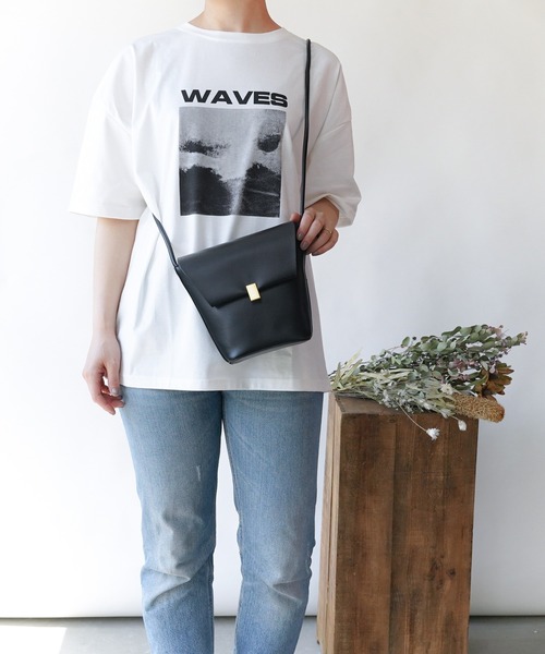 Loco Ocean（ロコオーシャン）の「フェイクレザー ミニフラップショルダーバッグ（ショルダーバッグ・レディース・グレイッシュベージュ/ホワイト/ブラック/ベージュ/ブルー/キャメル・ONE SIZE）」の17枚目の写真