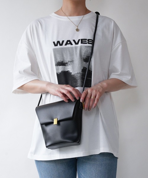 Loco Ocean（ロコオーシャン）の「フェイクレザー ミニフラップショルダーバッグ（ショルダーバッグ・レディース・グレイッシュベージュ/ホワイト/ブラック/ベージュ/ブルー/キャメル・ONE SIZE）」の19枚目の写真