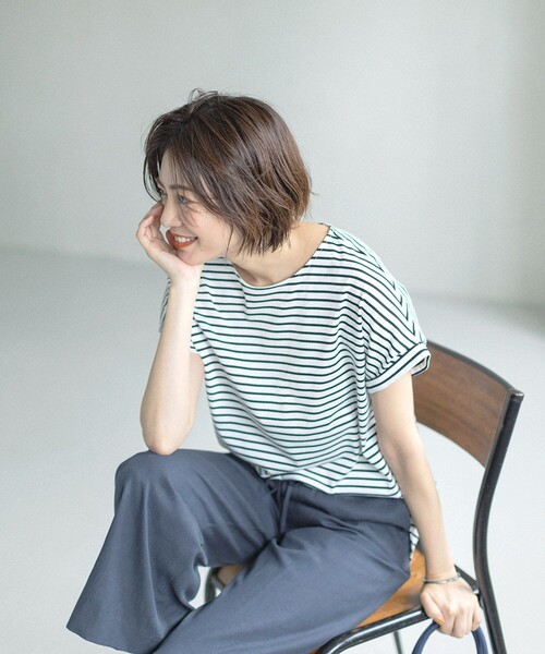 J.PRESS(ジェイプレス)の「【UVケア・消臭効果・接触冷感】コンパクトコットンスムース ラウンドヘム カットソー(Tシャツ/カットソー・レディース・ホワイト系1/ブラック系/ダークブラウン系/ベージュ系/ネイビー系/ホワイト系・T15/T13)」の9枚目の写真