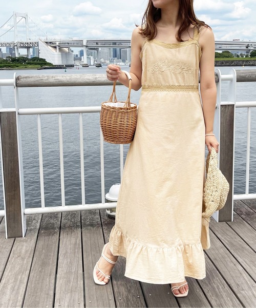 apres jour clair(アプレジュールクレア)の「【apres jour clair】刺繍キャミワンピース【ZOZOTOWN限定アイテム】(ワンピース・レディース・オフホワイト/ライトベージュ・X-LARGE/フリー)」の4枚目の写真