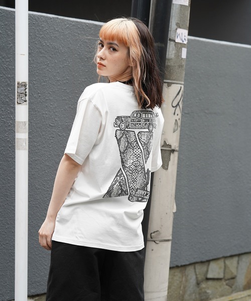 X-girl（エックスガール）の「X-girl × JIMMY’Z PYTHON S/S TEE（Tシャツ/カットソー・レディース・ライトブルー/ホワイト・L/M/XL/S）」の2枚目の写真