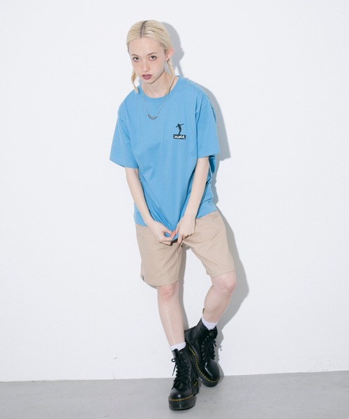 X-girl（エックスガール）の「X-girl × JIMMY’Z PYTHON S/S TEE（Tシャツ/カットソー・レディース・ライトブルー/ホワイト・L/M/XL/S）」の4枚目の写真