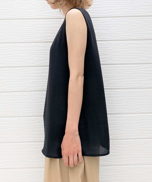 Q（キュー）の「シアーノースリブラウス（シャツ/ブラウス・レディース・ライトグレー/ブラック/テラコッタ・MEDIUM）」の5枚目の写真