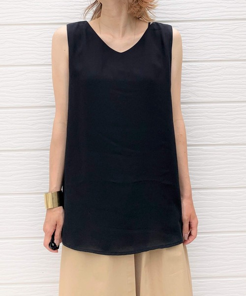 Q（キュー）の「シアーノースリブラウス（シャツ/ブラウス・レディース・ライトグレー/ブラック/テラコッタ・MEDIUM）」の4枚目の写真