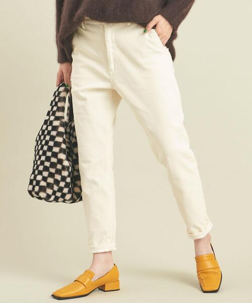BEAUTY&YOUTH UNITED ARROWS(ビューティーアンドユースユナイテッドアローズ)の「【WEB限定】by ※11Wコーデュロイテーパードパンツ -ウォッシャブル- ∴(その他パンツ・レディース・オフホワイト/ダークグレー/ケリー/ライトブルー/ライラック・S/M/L)」の2枚目の写真