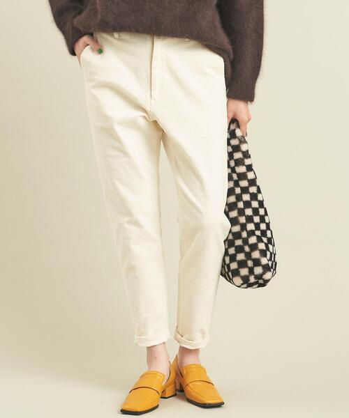 BEAUTY&YOUTH UNITED ARROWS(ビューティーアンドユースユナイテッドアローズ)の「【WEB限定】by ※11Wコーデュロイテーパードパンツ -ウォッシャブル- ∴(その他パンツ・レディース・オフホワイト/ダークグレー/ケリー/ライトブルー/ライラック・S/M/L)」の6枚目の写真