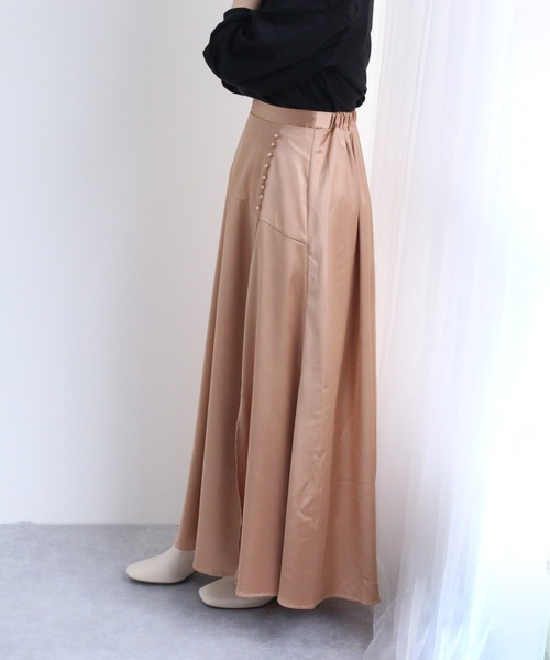 TRIANGLE PALETTE（トライアングルパレット）の「サテンロングスカート（スカート・レディース・ブルー/ベージュ/グレイッシュベージュ・FREE）」の7枚目の写真