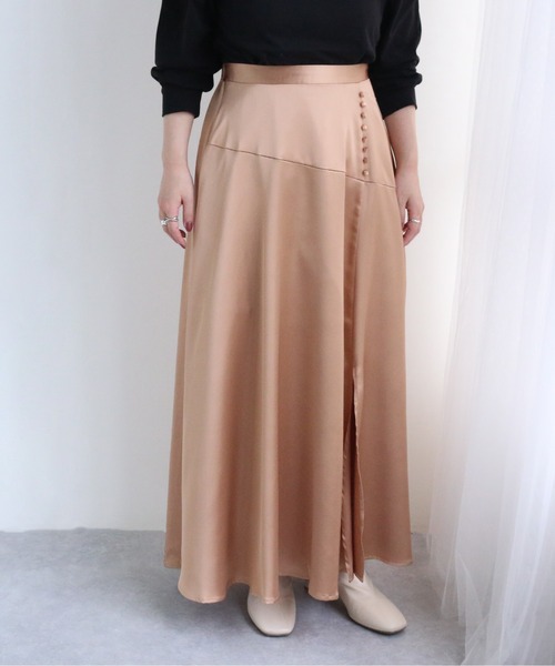 TRIANGLE PALETTE（トライアングルパレット）の「サテンロングスカート（スカート・レディース・ブルー/ベージュ/グレイッシュベージュ・FREE）」の11枚目の写真