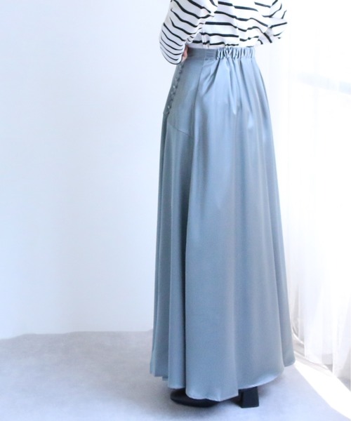 TRIANGLE PALETTE（トライアングルパレット）の「サテンロングスカート（スカート・レディース・ブルー/ベージュ/グレイッシュベージュ・FREE）」の8枚目の写真