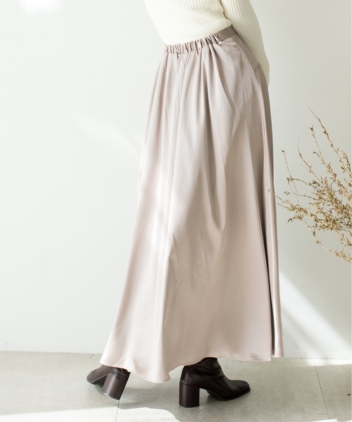 TRIANGLE PALETTE（トライアングルパレット）の「サテンロングスカート（スカート・レディース・ブルー/ベージュ/グレイッシュベージュ・FREE）」の22枚目の写真