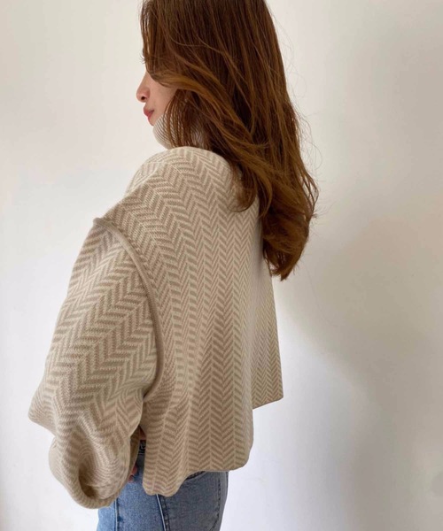 M y u（ミュー）の「【ZOZO限定アイテム】ヘリンボーン柄ジャガード短丈ニット（ニット/セーター・レディース・ベージュ/ブラック・FREE）」の16枚目の写真