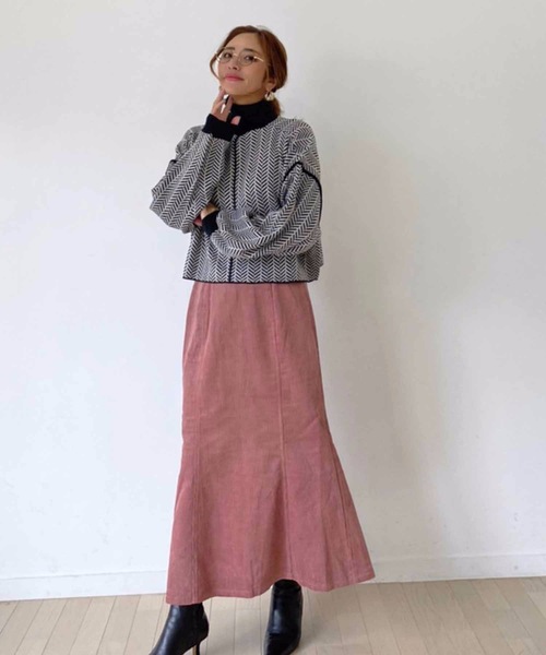 M y u（ミュー）の「【ZOZO限定アイテム】ヘリンボーン柄ジャガード短丈ニット（ニット/セーター・レディース・ベージュ/ブラック・FREE）」の5枚目の写真