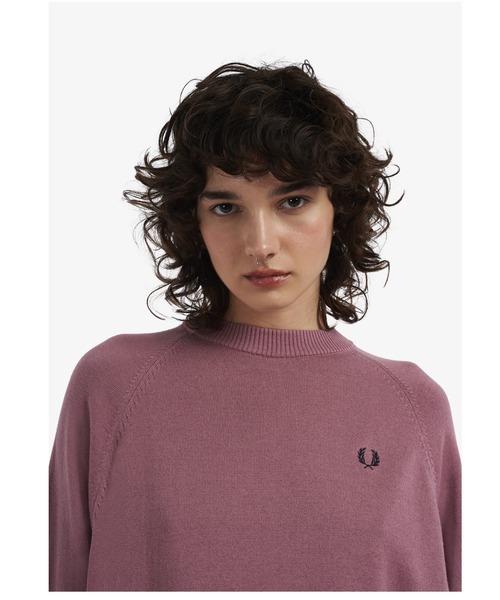 FRED PERRY(フレッドペリー)の「Crew Neck Jumper(ニット/セーター・レディース・ホワイト/グレイッシュブルー/ブラック/ライトブルー/オレンジ/ピンクベージュ/ネイビー/マルーン/ライトグレー/アイボリー/グレー/バイオレット/ブラック系その他・10/12)」の20枚目の写真