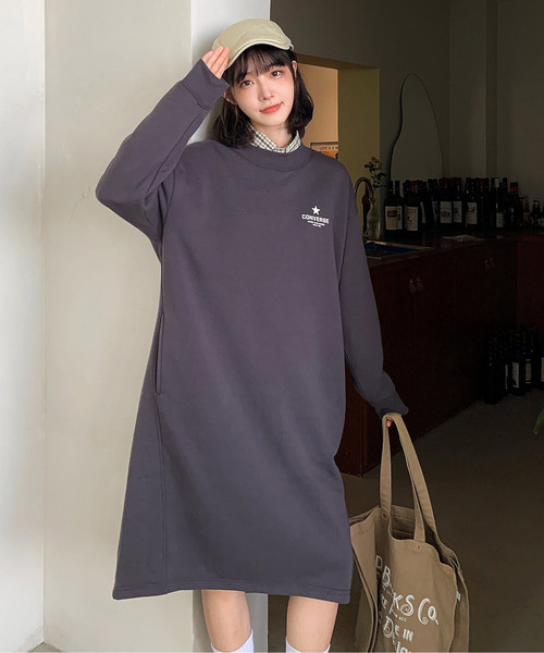CONVERSE（コンバース）の「【neos -addictive design-】CONVERSE コンバース ルーズシルエット ロゴ スウェット ロング ワンピース（ワンピース・レディース・チャコールグレー/パープル/オフホワイト・MEDIUM/LARGE）」の5枚目の写真