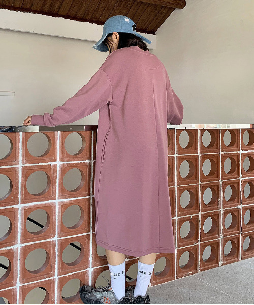 CONVERSE（コンバース）の「【neos -addictive design-】CONVERSE コンバース ルーズシルエット ロゴ スウェット ロング ワンピース（ワンピース・レディース・チャコールグレー/パープル/オフホワイト・MEDIUM/LARGE）」の11枚目の写真