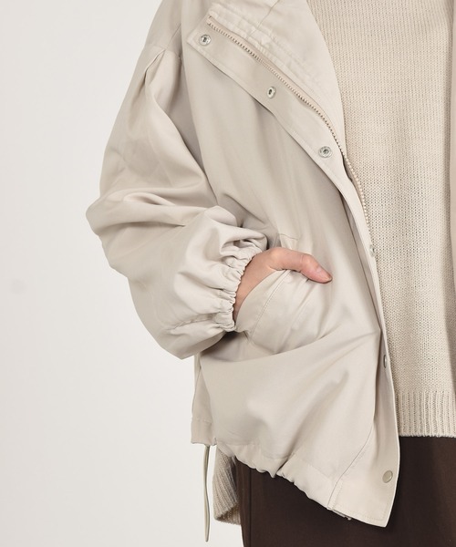 w closet（ダブルクローゼット）の「撥水加工ビックマウンテンパーカー（マウンテンパーカー・レディース・アイボリー・FREE）」の9枚目の写真
