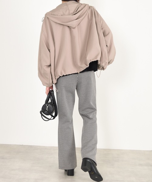 w closet（ダブルクローゼット）の「撥水加工ビックマウンテンパーカー（マウンテンパーカー・レディース・アイボリー・FREE）」の13枚目の写真