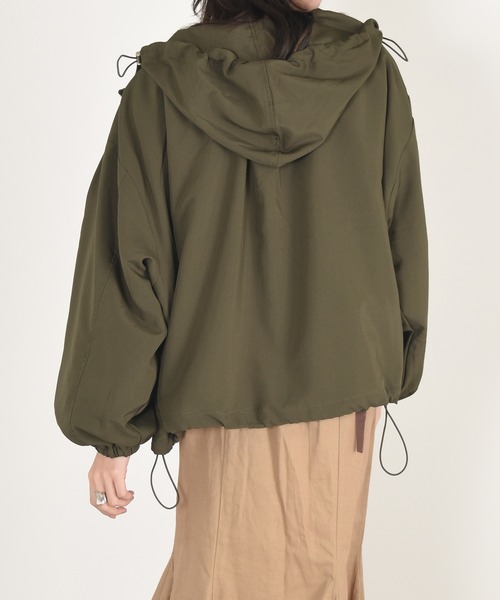 w closet（ダブルクローゼット）の「撥水加工ビックマウンテンパーカー（マウンテンパーカー・レディース・アイボリー・FREE）」の21枚目の写真