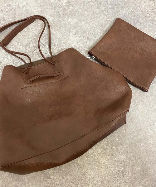 INGNI（イング）の「ポーチ付大きめトート（トートバッグ・レディース・アイボリー/ブラウン/ブラック・ONE SIZE）」の3枚目の写真