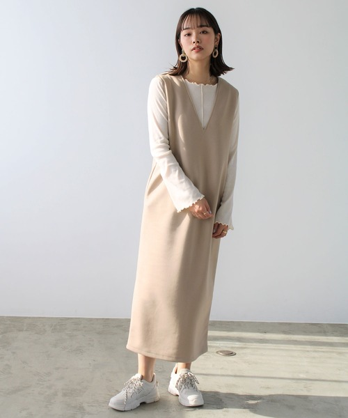 GeeRA(ジーラ)の「カットポンチVネックジャンパースカート(ジャンパースカート・レディース・ブラック/サンドグレー・MEDIUM)」の1枚目の写真