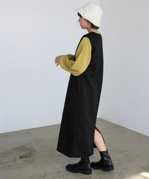 GeeRA(ジーラ)の「カットポンチVネックジャンパースカート(ジャンパースカート・レディース・ブラック/サンドグレー・MEDIUM)」の5枚目の写真