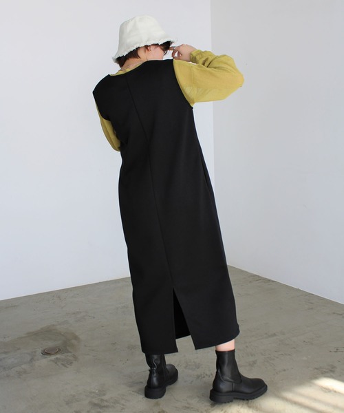 GeeRA(ジーラ)の「カットポンチVネックジャンパースカート(ジャンパースカート・レディース・ブラック/サンドグレー・MEDIUM)」の6枚目の写真