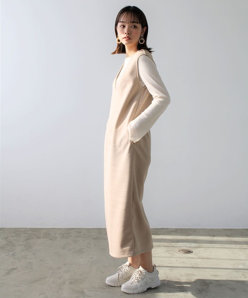 GeeRA(ジーラ)の「カットポンチVネックジャンパースカート(ジャンパースカート・レディース・ブラック/サンドグレー・MEDIUM)」の10枚目の写真