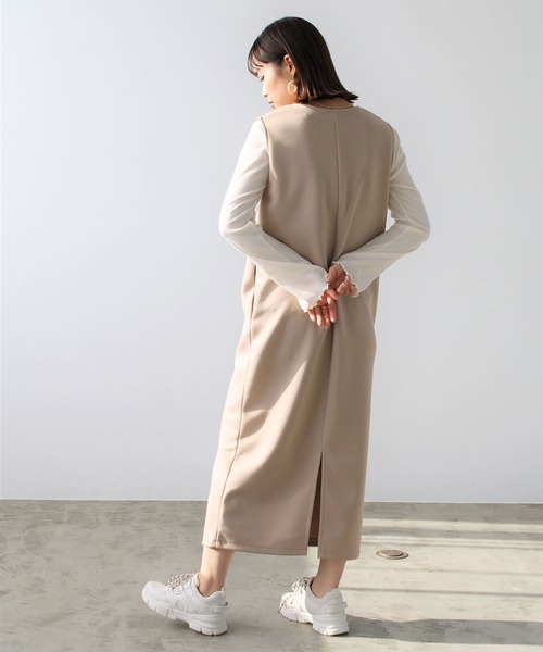 GeeRA(ジーラ)の「カットポンチVネックジャンパースカート(ジャンパースカート・レディース・ブラック/サンドグレー・MEDIUM)」の11枚目の写真