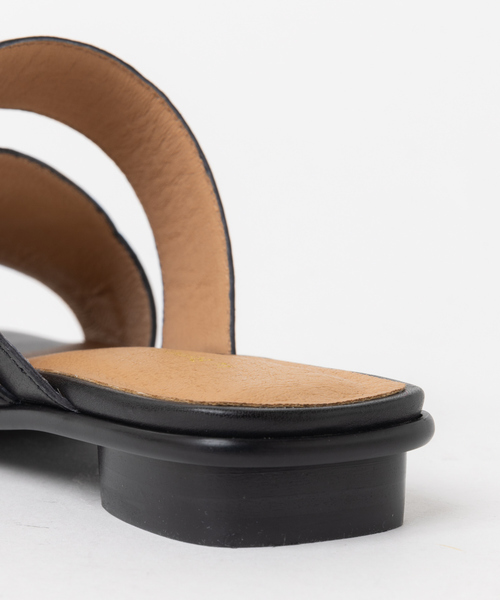 Au BANNISTER（オゥバニスター）の「ﾁｪｰﾝﾓﾁｰﾌｻﾝﾀﾞﾙ（サンダル・レディース・ブラック/ホワイト/ベージュ・M/L/S）」の8枚目の写真