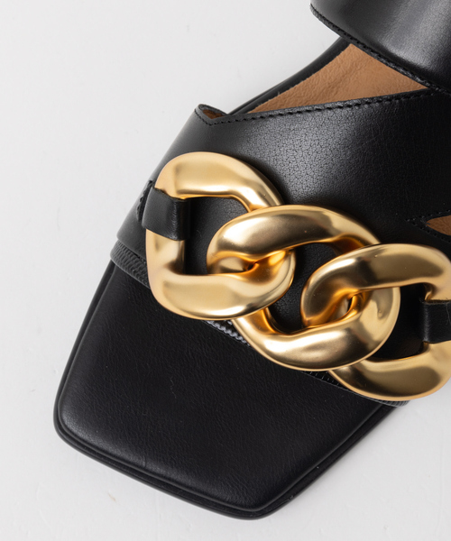 Au BANNISTER（オゥバニスター）の「ﾁｪｰﾝﾓﾁｰﾌｻﾝﾀﾞﾙ（サンダル・レディース・ブラック/ホワイト/ベージュ・M/L/S）」の12枚目の写真