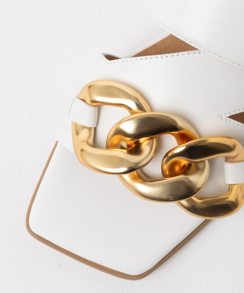 Au BANNISTER（オゥバニスター）の「ﾁｪｰﾝﾓﾁｰﾌｻﾝﾀﾞﾙ（サンダル・レディース・ブラック/ホワイト/ベージュ・M/L/S）」の13枚目の写真