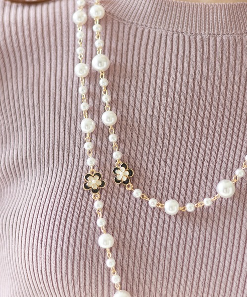 tocco closet（トッコ　クローゼット）の「フラワーモチーフ×パール２連ネックレス（ネックレス・レディース・ゴールド・FREE）」の5枚目の写真