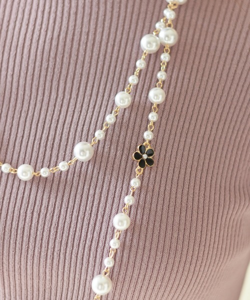 tocco closet（トッコ　クローゼット）の「フラワーモチーフ×パール２連ネックレス（ネックレス・レディース・ゴールド・FREE）」の3枚目の写真