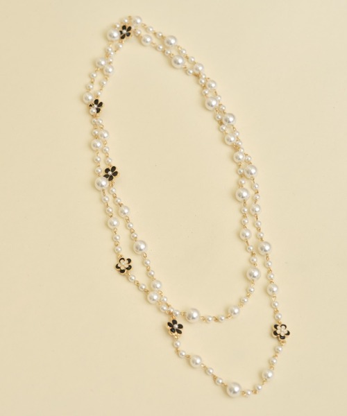tocco closet（トッコ　クローゼット）の「フラワーモチーフ×パール２連ネックレス（ネックレス・レディース・ゴールド・FREE）」の4枚目の写真