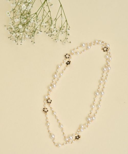 tocco closet（トッコ　クローゼット）の「フラワーモチーフ×パール２連ネックレス（ネックレス・レディース・ゴールド・FREE）」の2枚目の写真