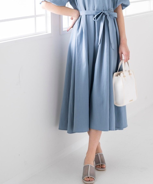 MISCH MASCH(ミッシュマッシュ)の「袖バルーンタックワンピース(ワンピース・レディース・ブラック/ベージュ/ブルー・MEDIUM)」の7枚目の写真
