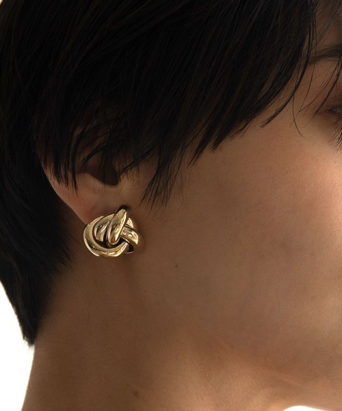 marjour（マージュール）の「OVERLAY EARRING（イヤリング・レディース・ゴールド・FREE）」の4枚目の写真