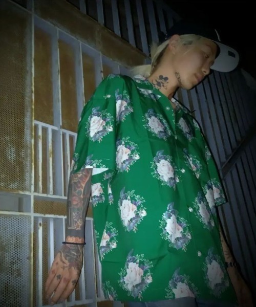 A4A(エーフォーエー)の「A4A/エーフォーエー/ROSES Short Sleeve Shirts/ローズショートスリーブシャツ(シャツ/ブラウス・メンズ・ブラック/グリーン・MEDIUM/LARGE)」の1枚目の写真
