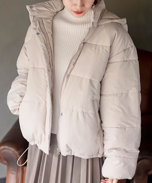 rps（アールピーエス）の「ファイバーダウンショートジャケット（ダウンジャケット/コート・レディース・ブラック/アイボリー/モカ/ベージュ系その他/ベージュ・M/フリー）」の5枚目の写真