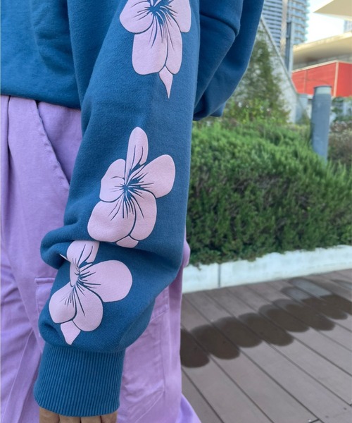 ROXY（ロキシー）の「【ZOZO限定アイテム】SIDE FLOWERS PULLOVER/ロキシースウェットトレーナー（スウェット・レディース・ネイビー/ブラウン/グレー・FREE）」の9枚目の写真