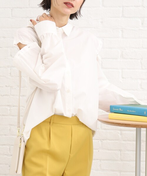 Cutie Blonde（キューティーブロンド）の「◆【2WAY】着こなし自由自在。肩ボタンマルチシャツ（シャツ/ブラウス・レディース・オフホワイト/ダークブラウン系2/黄緑系/チャコール・00）」の2枚目の写真