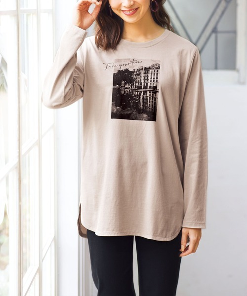 BELLUNA PLUS(ベルーナ)の「キレイ見え綿100%素材プリントプルオーバー(Tシャツ/カットソー・レディース・オフホワイト/カーキ/グレー系その他/チャコール・MEDIUM/X-LARGE/LARGE)」の7枚目の写真